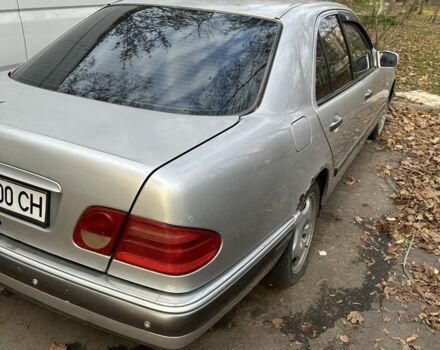 Серый Мерседес Е-Класс, объемом двигателя 4.2 л и пробегом 1 тыс. км за 2300 $, фото 4 на Automoto.ua