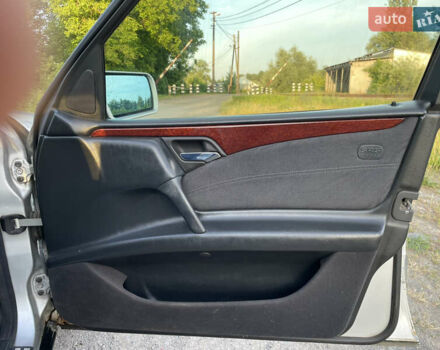 Сірий Мерседес Е-Клас, об'ємом двигуна 2 л та пробігом 236 тис. км за 1850 $, фото 8 на Automoto.ua