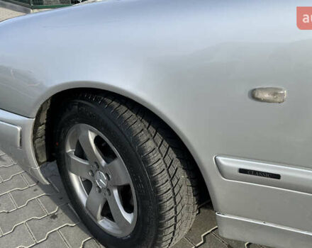 Серый Мерседес Е-Класс, объемом двигателя 2.8 л и пробегом 346 тыс. км за 4800 $, фото 4 на Automoto.ua