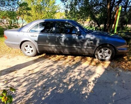 Мерседес Е-Клас 1997 у Сумах на Automoto.ua Сірий Мерседес Е-Клас, об'ємом двигуна 2 л та пробігом 290 тис. км за 2400 $, фото 5 на Automoto.ua