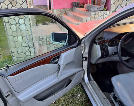 Мерседес Е-Класс 1997 в Яворове на Automoto.ua Серый Мерседес Е-Класс, объемом двигателя 2.2 л и пробегом 370 тыс. км за 2800 $, фото 6 на Automoto.ua