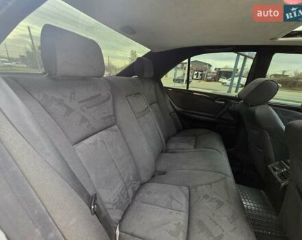 Сірий Мерседес Е-Клас, об'ємом двигуна 2 л та пробігом 245 тис. км за 3750 $, фото 39 на Automoto.ua