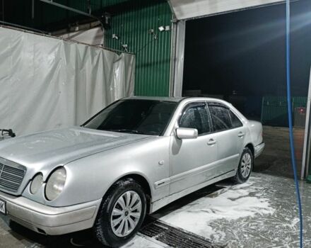 Серый Мерседес Е-Класс, объемом двигателя 2.2 л и пробегом 340 тыс. км за 2550 $, фото 3 на Automoto.ua