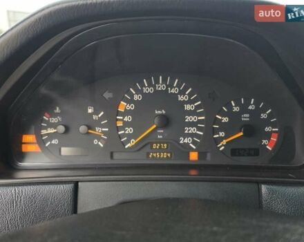 Сірий Мерседес Е-Клас, об'ємом двигуна 2 л та пробігом 245 тис. км за 3750 $, фото 52 на Automoto.ua