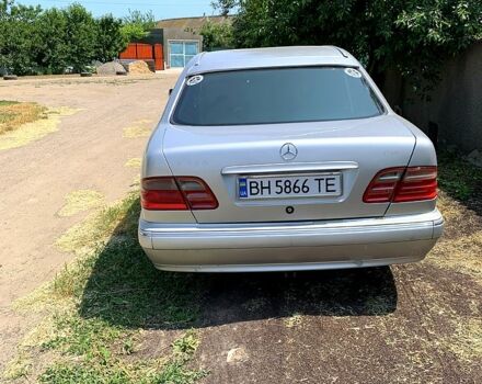 Серый Мерседес Е-Класс, объемом двигателя 2.8 л и пробегом 100 тыс. км за 1500 $, фото 5 на Automoto.ua