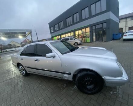 Сірий Мерседес Е-Клас, об'ємом двигуна 2.2 л та пробігом 1000 тис. км за 2700 $, фото 1 на Automoto.ua