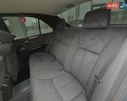 Сірий Мерседес Е-Клас, об'ємом двигуна 2 л та пробігом 245 тис. км за 3750 $, фото 43 на Automoto.ua