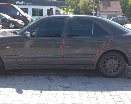 Серый Мерседес Е-Класс, объемом двигателя 2.9 л и пробегом 257 тыс. км за 2400 $, фото 3 на Automoto.ua