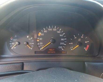 Серый Мерседес Е-Класс, объемом двигателя 2.9 л и пробегом 257 тыс. км за 2400 $, фото 9 на Automoto.ua