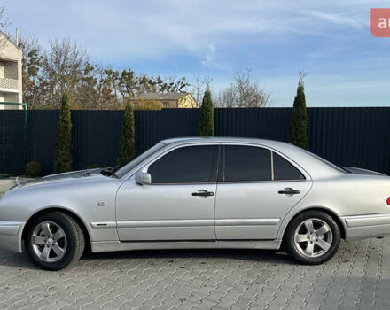 Серый Мерседес Е-Класс, объемом двигателя 2.8 л и пробегом 346 тыс. км за 4800 $, фото 2 на Automoto.ua