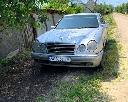 Серый Мерседес Е-Класс, объемом двигателя 2.8 л и пробегом 100 тыс. км за 1500 $, фото 1 на Automoto.ua