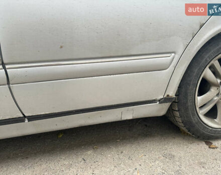 Серый Мерседес Е-Класс, объемом двигателя 2.8 л и пробегом 350 тыс. км за 1700 $, фото 5 на Automoto.ua