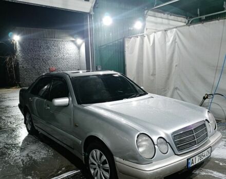 Серый Мерседес Е-Класс, объемом двигателя 2.2 л и пробегом 340 тыс. км за 2550 $, фото 4 на Automoto.ua