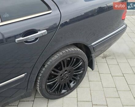 Сірий Мерседес Е-Клас, об'ємом двигуна 2 л та пробігом 245 тис. км за 3750 $, фото 17 на Automoto.ua