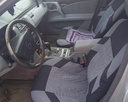 Серый Мерседес Е-Класс, объемом двигателя 4.2 л и пробегом 300 тыс. км за 4000 $, фото 6 на Automoto.ua