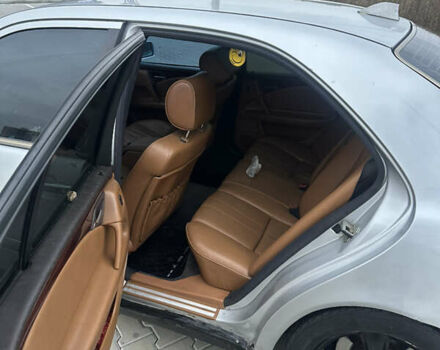 Сірий Мерседес Е-Клас, об'ємом двигуна 2 л та пробігом 360 тис. км за 2500 $, фото 13 на Automoto.ua