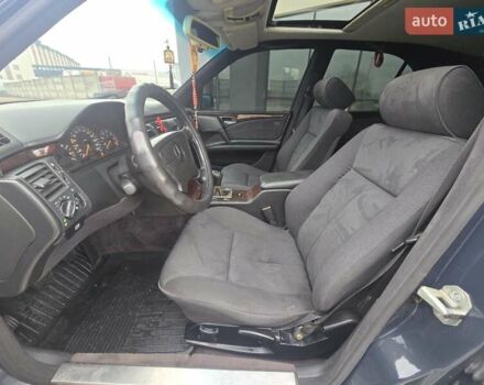 Сірий Мерседес Е-Клас, об'ємом двигуна 2 л та пробігом 245 тис. км за 3750 $, фото 48 на Automoto.ua