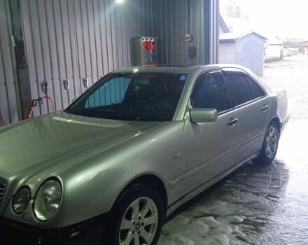 Серый Мерседес Е-Класс, объемом двигателя 4.2 л и пробегом 300 тыс. км за 4000 $, фото 8 на Automoto.ua