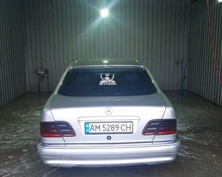 Серый Мерседес Е-Класс, объемом двигателя 4.2 л и пробегом 300 тыс. км за 4000 $, фото 2 на Automoto.ua