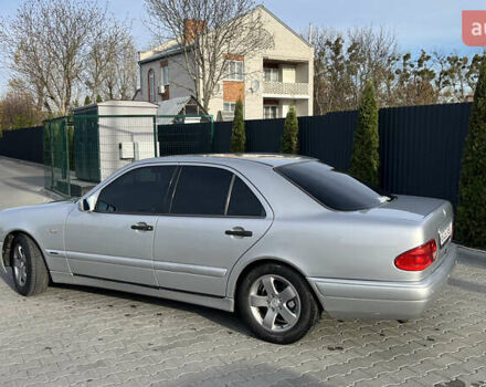 Серый Мерседес Е-Класс, объемом двигателя 2.8 л и пробегом 346 тыс. км за 4800 $, фото 3 на Automoto.ua