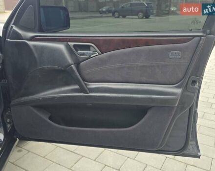Сірий Мерседес Е-Клас, об'ємом двигуна 2 л та пробігом 245 тис. км за 3750 $, фото 31 на Automoto.ua