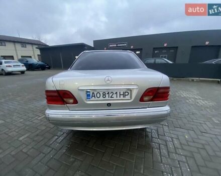 Серый Мерседес Е-Класс, объемом двигателя 2.2 л и пробегом 1000 тыс. км за 2700 $, фото 2 на Automoto.ua