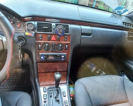 Серый Мерседес Е-Класс, объемом двигателя 2.9 л и пробегом 257 тыс. км за 2400 $, фото 10 на Automoto.ua