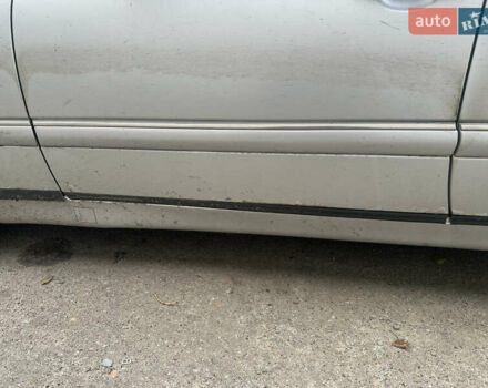 Серый Мерседес Е-Класс, объемом двигателя 2.8 л и пробегом 350 тыс. км за 1700 $, фото 6 на Automoto.ua