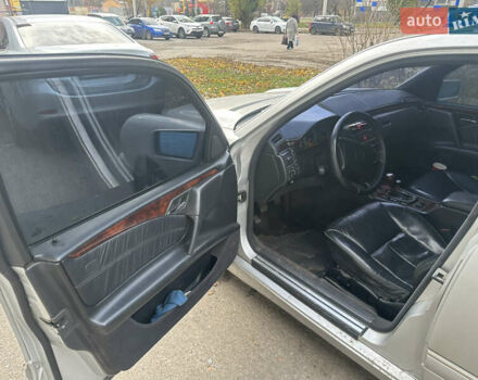 Серый Мерседес Е-Класс, объемом двигателя 2.8 л и пробегом 350 тыс. км за 1700 $, фото 2 на Automoto.ua