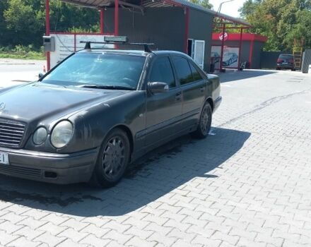 Серый Мерседес Е-Класс, объемом двигателя 2.9 л и пробегом 257 тыс. км за 2400 $, фото 4 на Automoto.ua