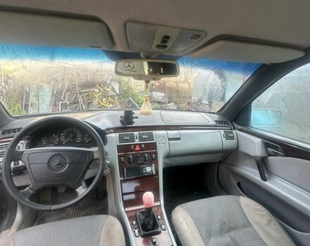 Серый Мерседес Е-Класс, объемом двигателя 2 л и пробегом 3 тыс. км за 2500 $, фото 3 на Automoto.ua