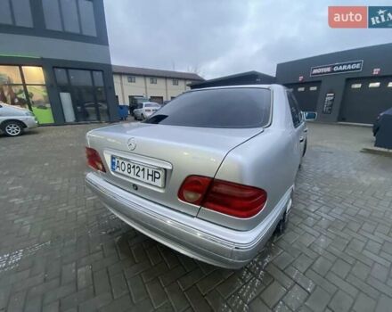 Серый Мерседес Е-Класс, объемом двигателя 2.2 л и пробегом 1000 тыс. км за 2700 $, фото 1 на Automoto.ua