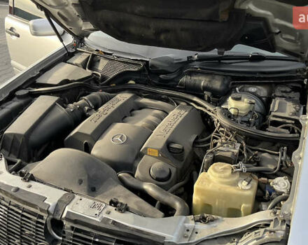 Серый Мерседес Е-Класс, объемом двигателя 2.8 л и пробегом 346 тыс. км за 4800 $, фото 31 на Automoto.ua