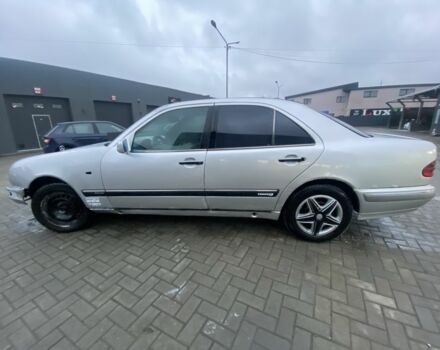 Сірий Мерседес Е-Клас, об'ємом двигуна 2.2 л та пробігом 1000 тис. км за 2700 $, фото 5 на Automoto.ua