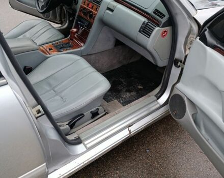 Серый Мерседес Е-Класс, объемом двигателя 2.2 л и пробегом 340 тыс. км за 2550 $, фото 10 на Automoto.ua