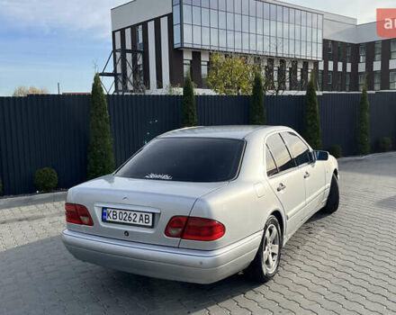 Серый Мерседес Е-Класс, объемом двигателя 2.8 л и пробегом 346 тыс. км за 4800 $, фото 10 на Automoto.ua