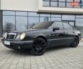 Сірий Мерседес Е-Клас, об'ємом двигуна 2 л та пробігом 245 тис. км за 3750 $, фото 1 на Automoto.ua