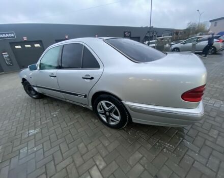 Сірий Мерседес Е-Клас, об'ємом двигуна 2.2 л та пробігом 1000 тис. км за 2700 $, фото 4 на Automoto.ua