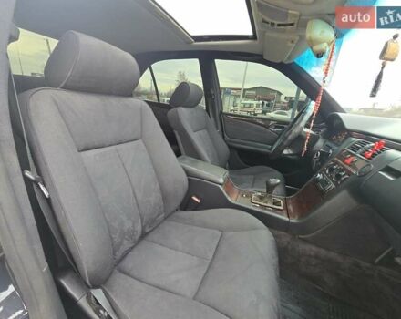Сірий Мерседес Е-Клас, об'ємом двигуна 2 л та пробігом 245 тис. км за 3750 $, фото 33 на Automoto.ua