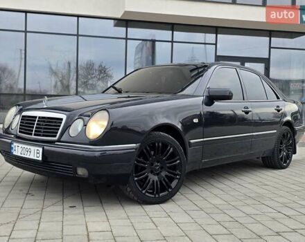 Сірий Мерседес Е-Клас, об'ємом двигуна 2 л та пробігом 245 тис. км за 3750 $, фото 3 на Automoto.ua