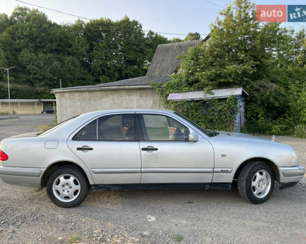 Сірий Мерседес Е-Клас, об'ємом двигуна 2 л та пробігом 236 тис. км за 1850 $, фото 2 на Automoto.ua