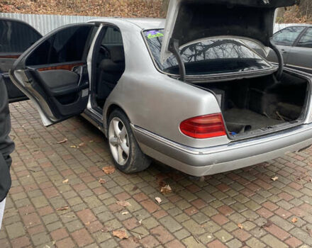 Серый Мерседес Е-Класс, объемом двигателя 2.3 л и пробегом 334 тыс. км за 3000 $, фото 6 на Automoto.ua