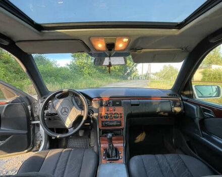 Сірий Мерседес Е-Клас, об'ємом двигуна 2 л та пробігом 236 тис. км за 1850 $, фото 6 на Automoto.ua