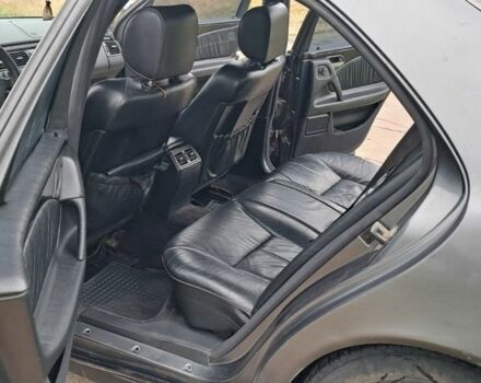 Серый Мерседес Е-Класс, объемом двигателя 2.3 л и пробегом 500 тыс. км за 2600 $, фото 5 на Automoto.ua