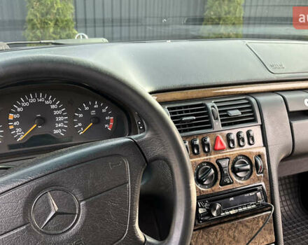 Серый Мерседес Е-Класс, объемом двигателя 2.8 л и пробегом 346 тыс. км за 4800 $, фото 16 на Automoto.ua