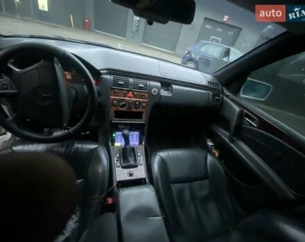 Серый Мерседес Е-Класс, объемом двигателя 2.2 л и пробегом 1000 тыс. км за 2700 $, фото 9 на Automoto.ua