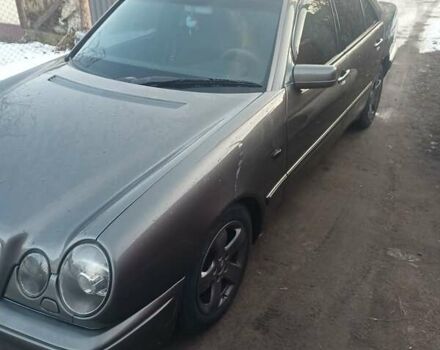 Сірий Мерседес Е-Клас, об'ємом двигуна 3 л та пробігом 180 тис. км за 5800 $, фото 4 на Automoto.ua