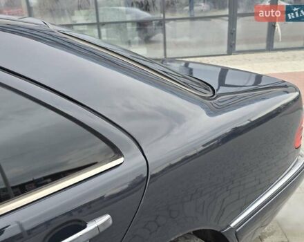 Сірий Мерседес Е-Клас, об'ємом двигуна 2 л та пробігом 245 тис. км за 3750 $, фото 16 на Automoto.ua