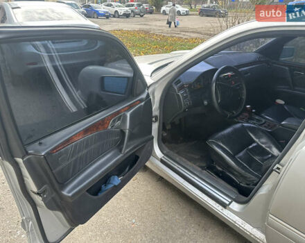 Серый Мерседес Е-Класс, объемом двигателя 2.8 л и пробегом 350 тыс. км за 1700 $, фото 3 на Automoto.ua