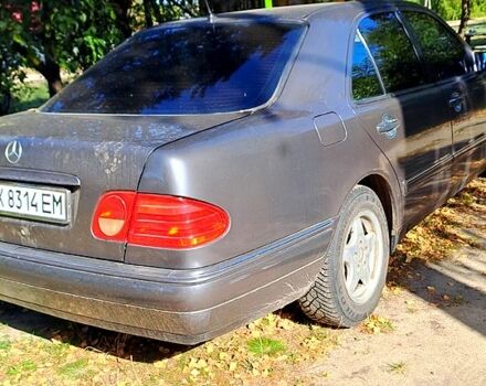 Мерседес Е-Клас 1997 у Сумах на Automoto.ua Сірий Мерседес Е-Клас, об'ємом двигуна 2 л та пробігом 290 тис. км за 2400 $, фото 6 на Automoto.ua